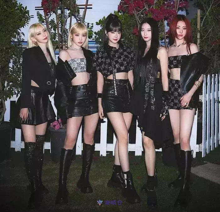 LE SSERAFIM樱花在科切拉舞台上爆红!海外网友们兴奋问 : “她是谁?!” LE SSERAFIM樱花在科切拉舞台上爆红!海外网友们兴奋问 : “她是谁?!”