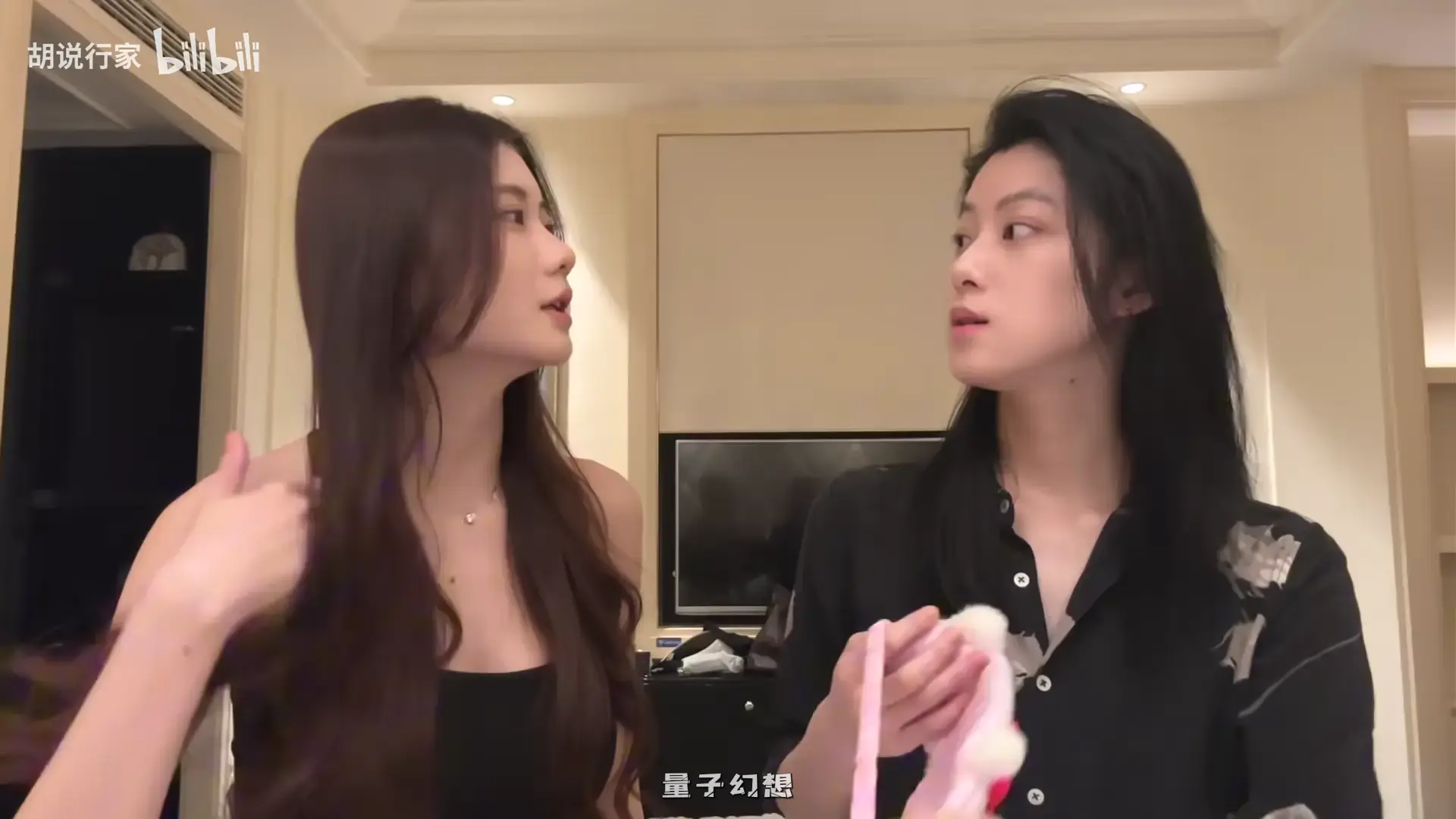 女同妹子@胡说行家 棒棒糖挑战视频完整版（女生舌吻）