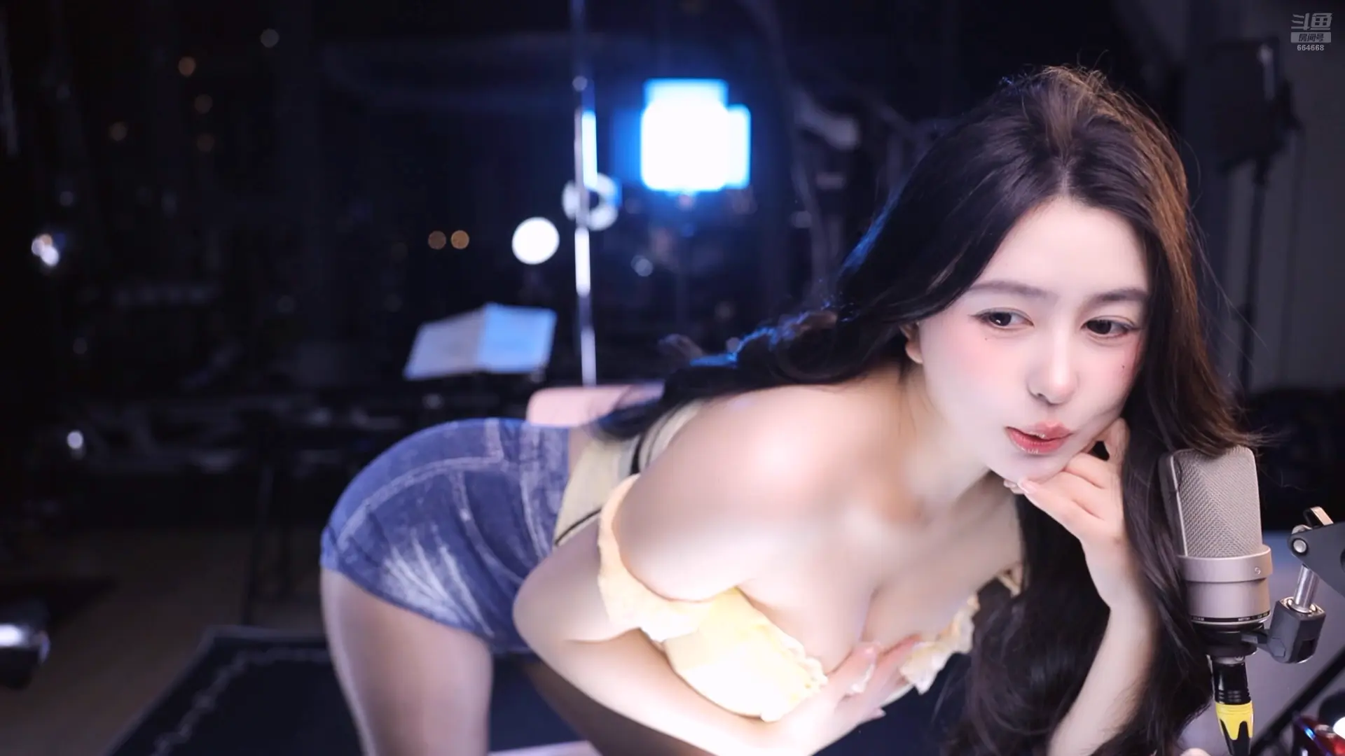 斗鱼小酒窝翁馨 2025年 热舞视频合集[62V/11.8G]