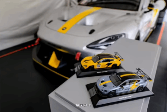 仪式感拉满!小米给员工发定制车模 印有名字工号 仪式感拉满!小米给员工发定制车模 印有名字工号