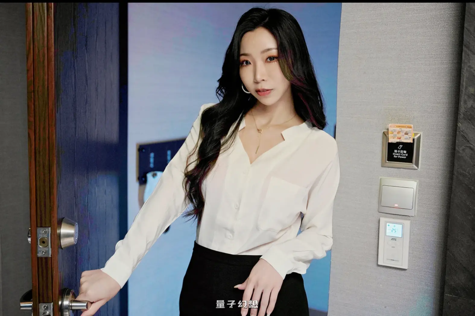 [国产SLG/麻豆/真人] 涩点点 时尚妻子的秘密约会 疯狂的危险关系 夏晴子 官中版 [3.80G]